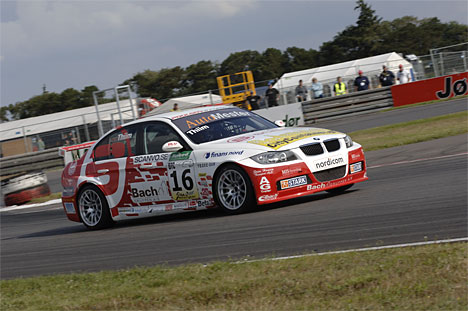Nicki Thiim fik sin debut i Danish Touringcar Championship ved at sætte ottendehurtigste tid i sin BMW 320si E90 fra Poulsen Motorsport